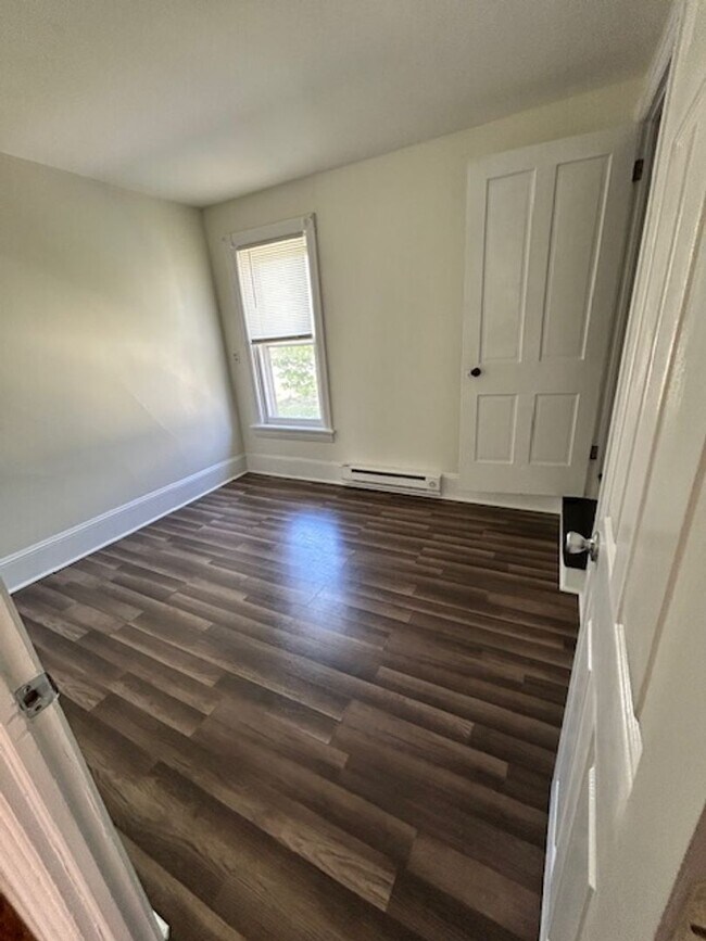 Building Photo - Spacious 2-Bedroom Apartment with Bonus Room – $850/month