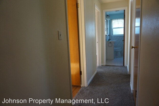 Building Photo - 3 br, 2 bath House - 2427 W. Rockwell Ave.