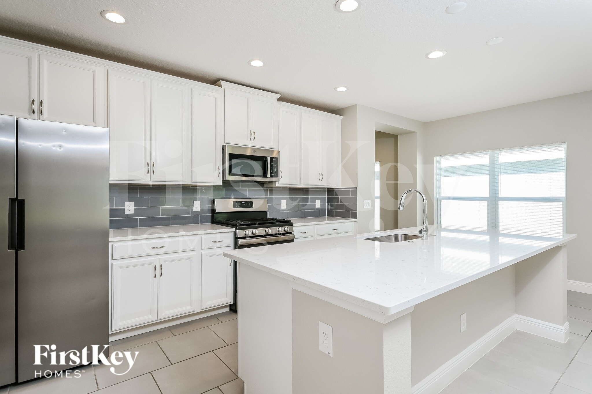 Building Photo - 689 Blackstone St