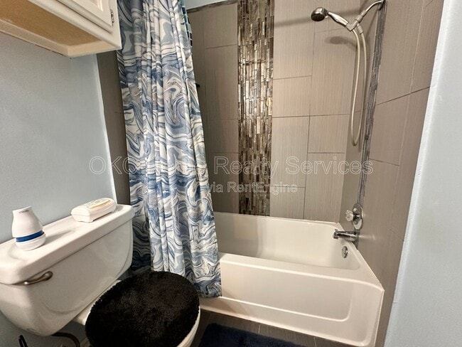 Building Photo - 17316 Valley Crst