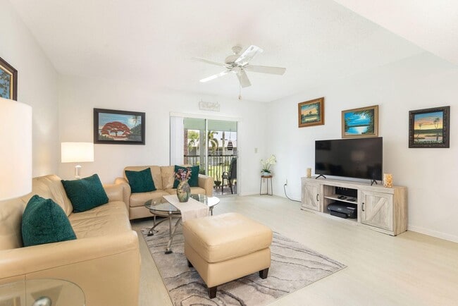 Building Photo - 18081 SE Country Club Dr