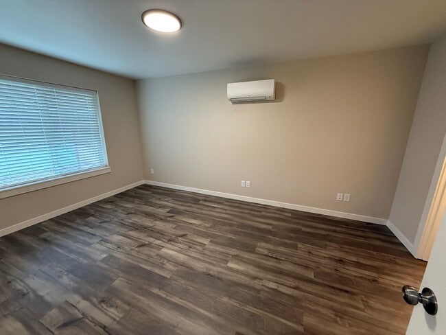 Building Photo - Modern Luxury 1 Bedroom with Open Kitchen & Private Yard- REDUCED RENT