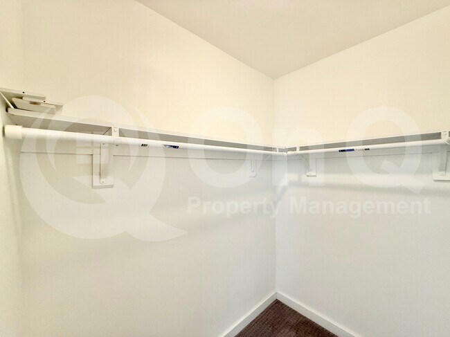 Building Photo - 2113 E Dunbar Dr