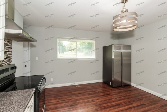 Building Photo - 10735 Invicta Ct