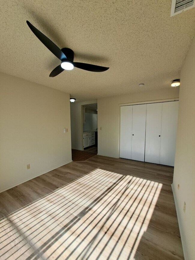 Building Photo - 4593 N Emerson Ave