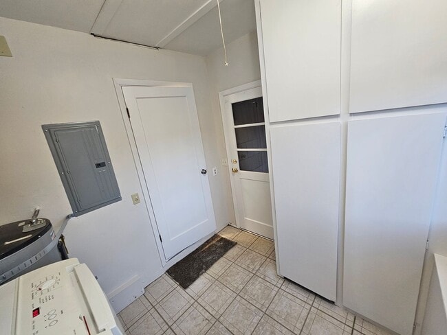 Building Photo - 2 Bedroom, 1 Bath House in Oregon City