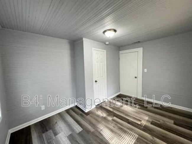 Building Photo - 129 Watts St