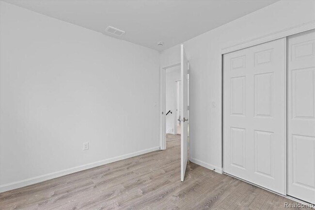 Building Photo - 3957 Lenox St