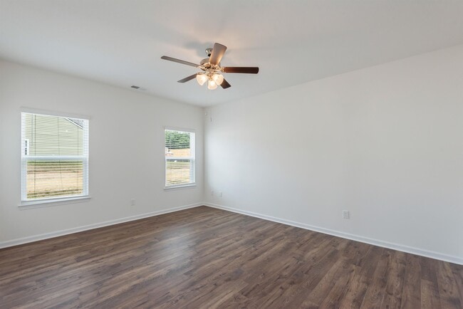 Building Photo - 104 Greystone Way