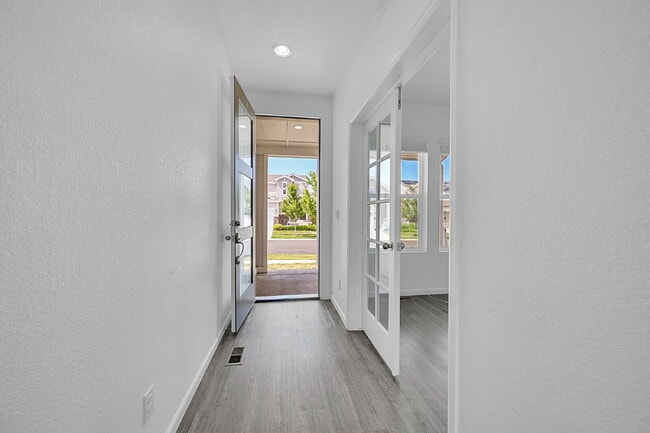 Building Photo - $3,125.00 - 4 Bedroom, 3.5 Bathroom, Singl...