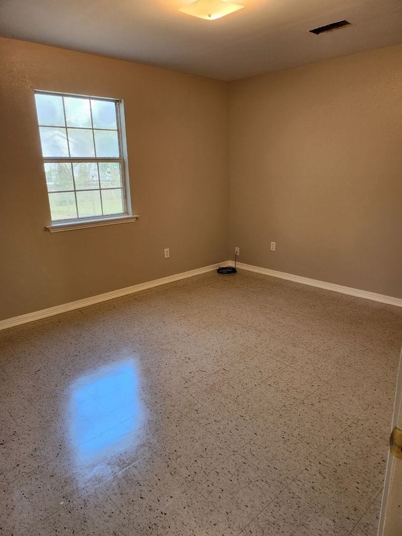 Building Photo - 13339 Vermont St