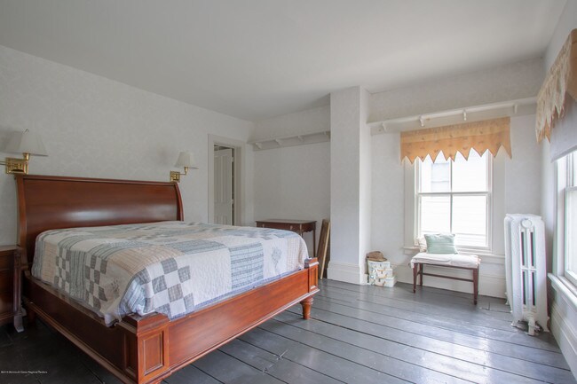 Building Photo - 905 Broad St