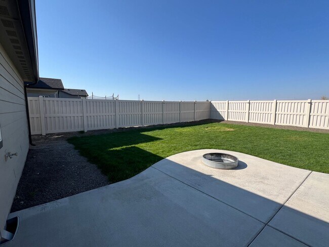Building Photo - Beautiful 3 bed 2 bath home in Caldwell ju...