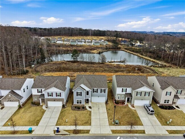 Building Photo - 395 Knightsbridge Ln