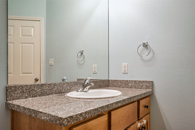 Building Photo - 5906 Yaupon Ridge Dr