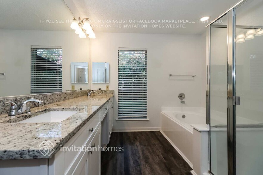 Building Photo - 8919 Village Hills Dr