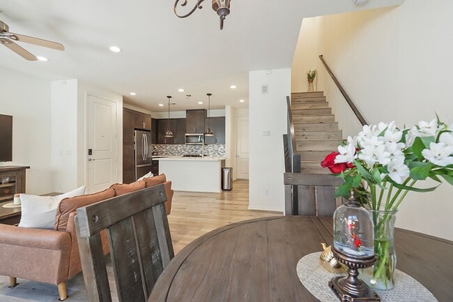 Building Photo - Beautiful TownHome in Pacific Ridge Rancho...