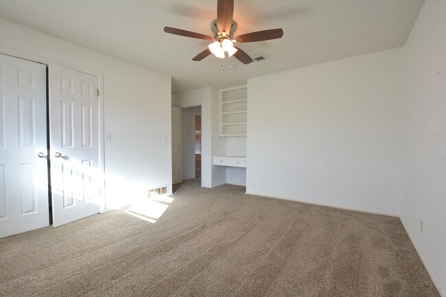 Building Photo - 815 7th St