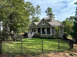 Building Photo - 1000 Fairway Ridge Rd