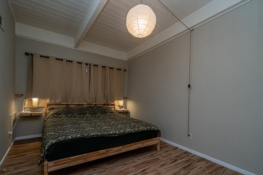 Building Photo - 4965 Americana Dr