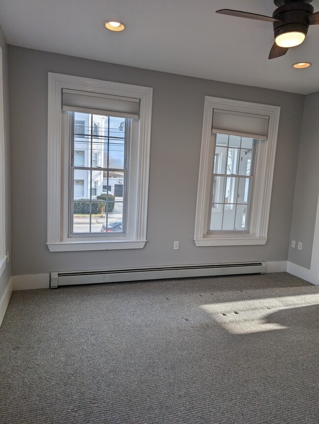 Building Photo - 264 Elm St