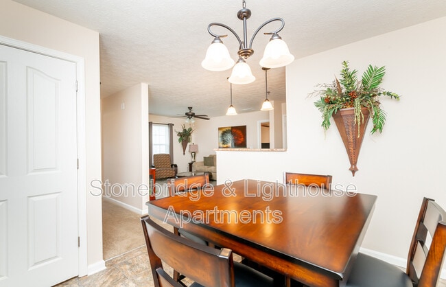 Building Photo - 201 Stonebench Cir