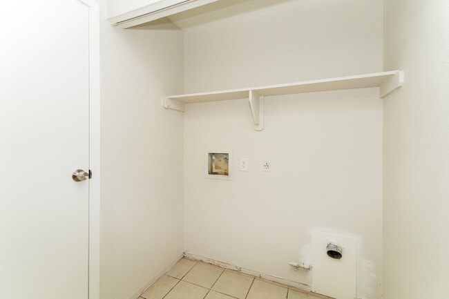 Building Photo - 4021 Briar Hollow Dr