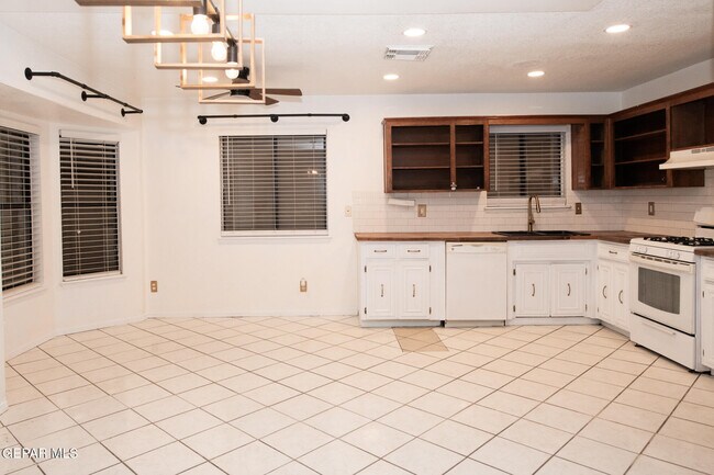 Building Photo - 11416 Lake Ozarks Dr