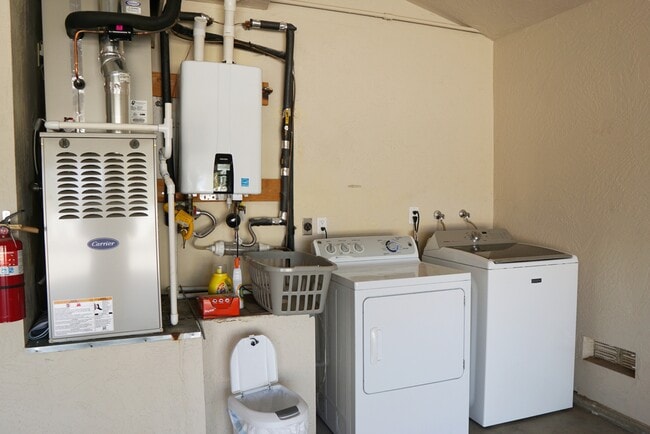 Building Photo - 45945 Verba Santa Dr
