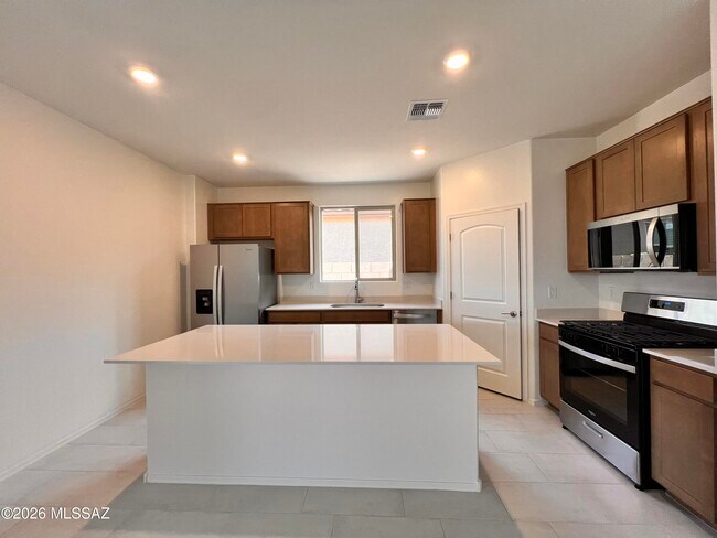 Building Photo - 10004 E Lebaron Dr