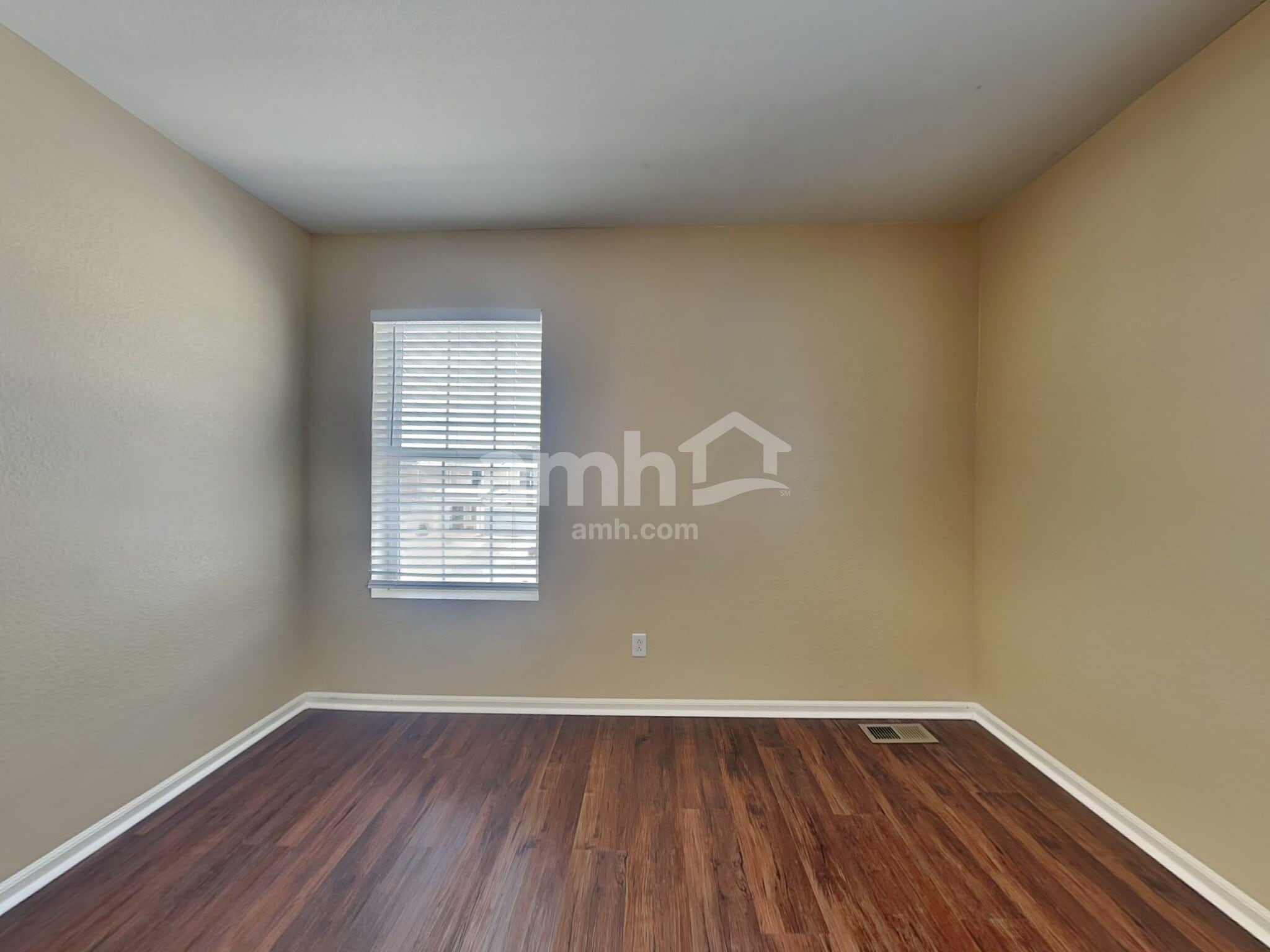 Building Photo - 19904 Robins Dr