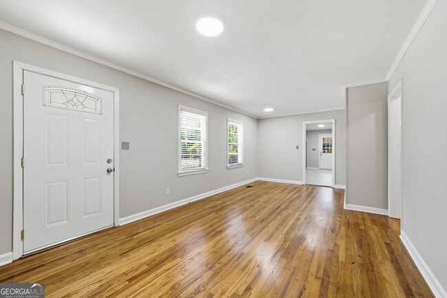 Building Photo - 1003 Valley Dr