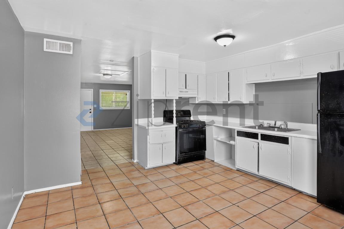 Building Photo - Unit A6