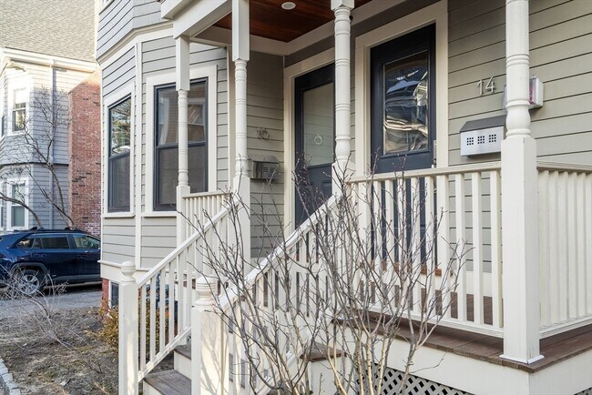 Building Photo - 16 Traymore St