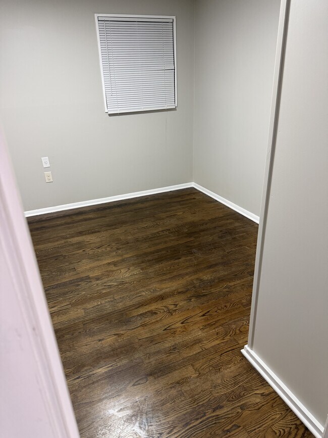 Building Photo - 194 E Biscayne Rd