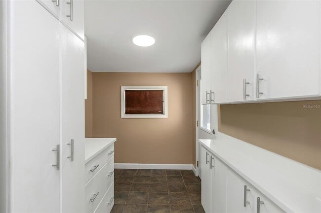 Building Photo - 4622 W El Prado Blvd