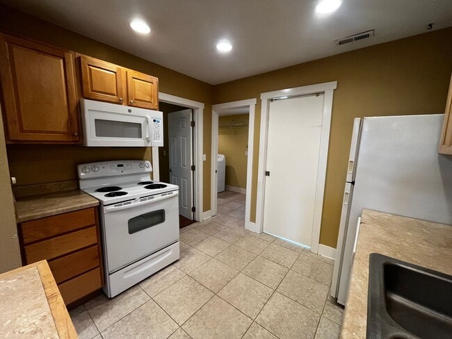 Building Photo - Downtown Bremerton Charmer