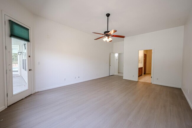 Building Photo - 4536 W Villa Linda Dr