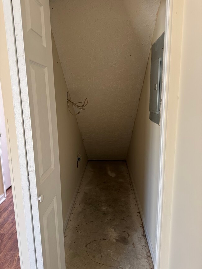 Building Photo - 257 N Court St