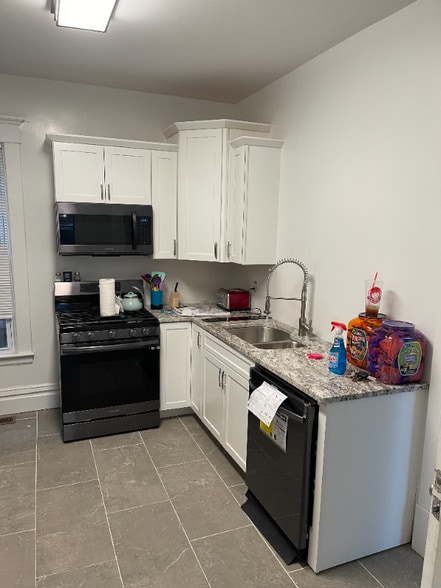 Building Photo - 1001 9th Ave