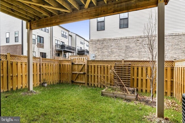 Building Photo - 23035 Sullivans Cove Sq