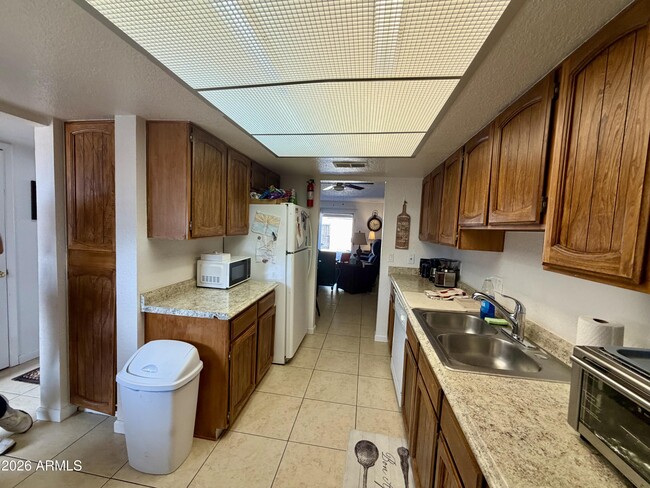 Building Photo - 1510 E 26th Ln