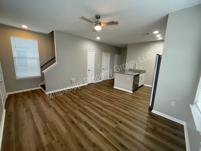 Building Photo - 3BD/3.5BA Available for Mid-August Move In