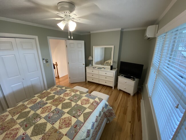 Master bedroom - 3 Rosewood Ln