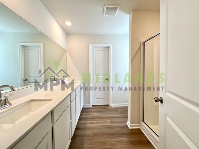 Building Photo - 142 Parkwood Ct