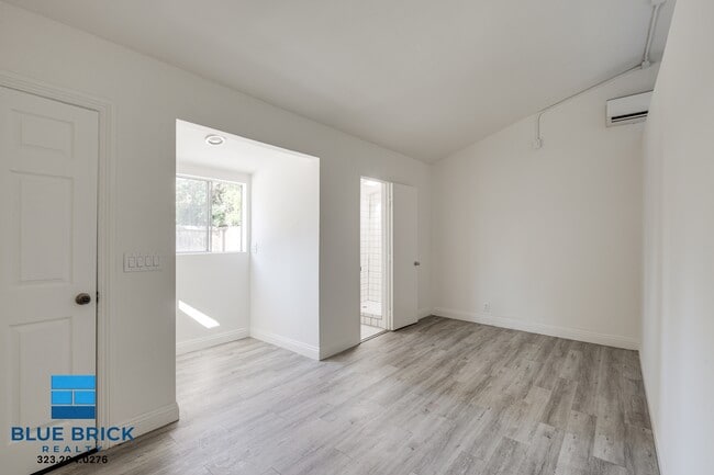 Building Photo - 14025 Victory Blvd