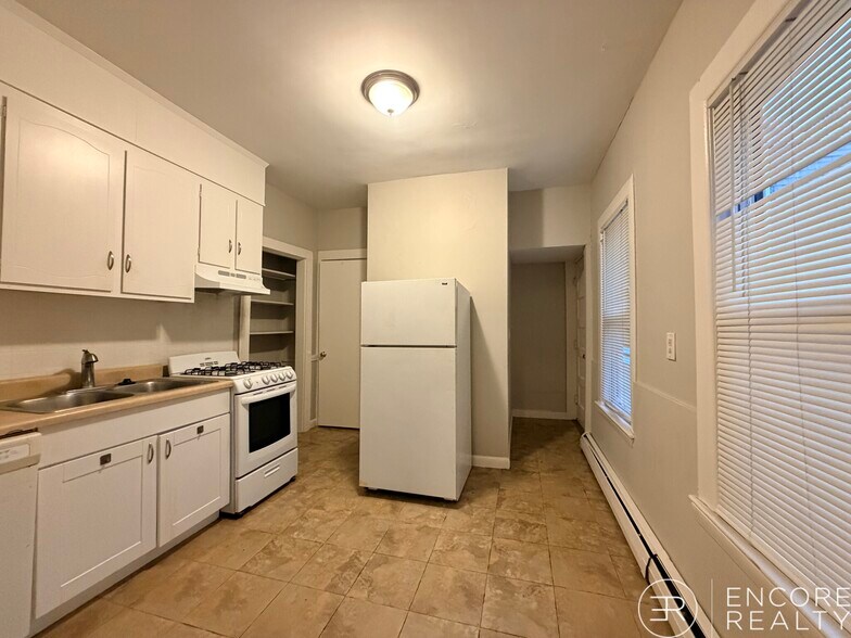 Building Photo - 9 Elmer St