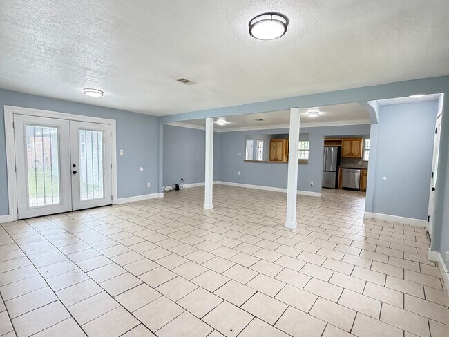 Building Photo - 5503 Bertellis Ln