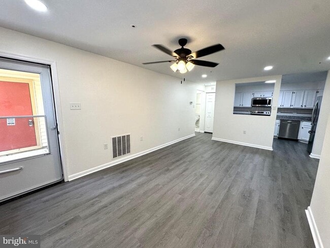 Building Photo - 8869 Rusland Ct