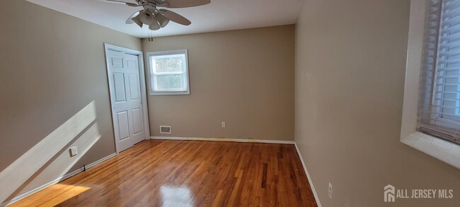 Building Photo - 20 Timber Rd